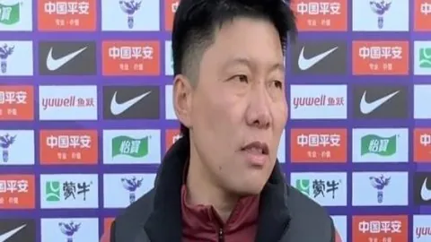 克瓦拉茨赫利亚助力巴黎逆转里昂，获评巴黎3-2战最佳球员