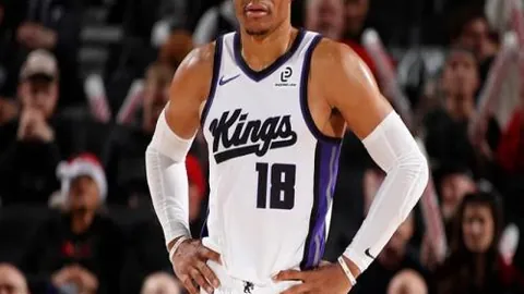 萨顿独家揭秘：曼联战胜富勒姆实属幸运之作，索兰克进球势头强劲，再现进球奇观！